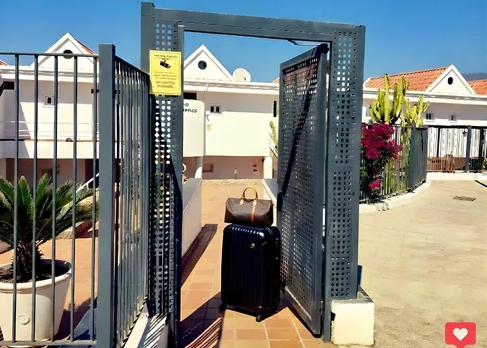 -'ღ'- Couples' Paradise. Insta-worthy Ocean Views. Appartamento